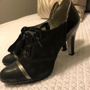 Max Studio Lace-up Booties💖